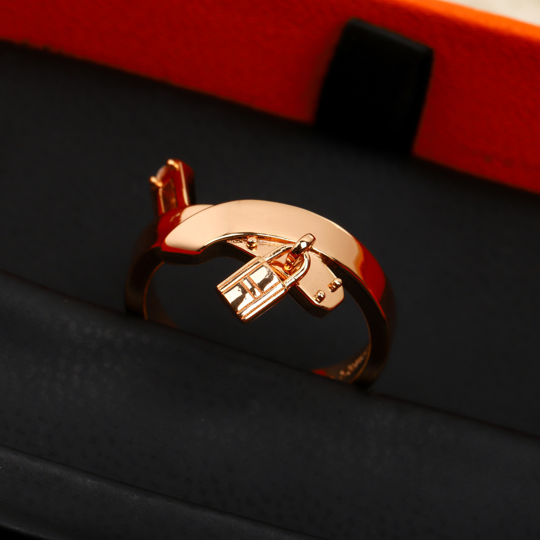 【】猪鼻子戒指 ，可订做18K真金真钻版，只做对版真金货，价询客Fu明星、网红、名媛都难以抗拒！酷劲十足