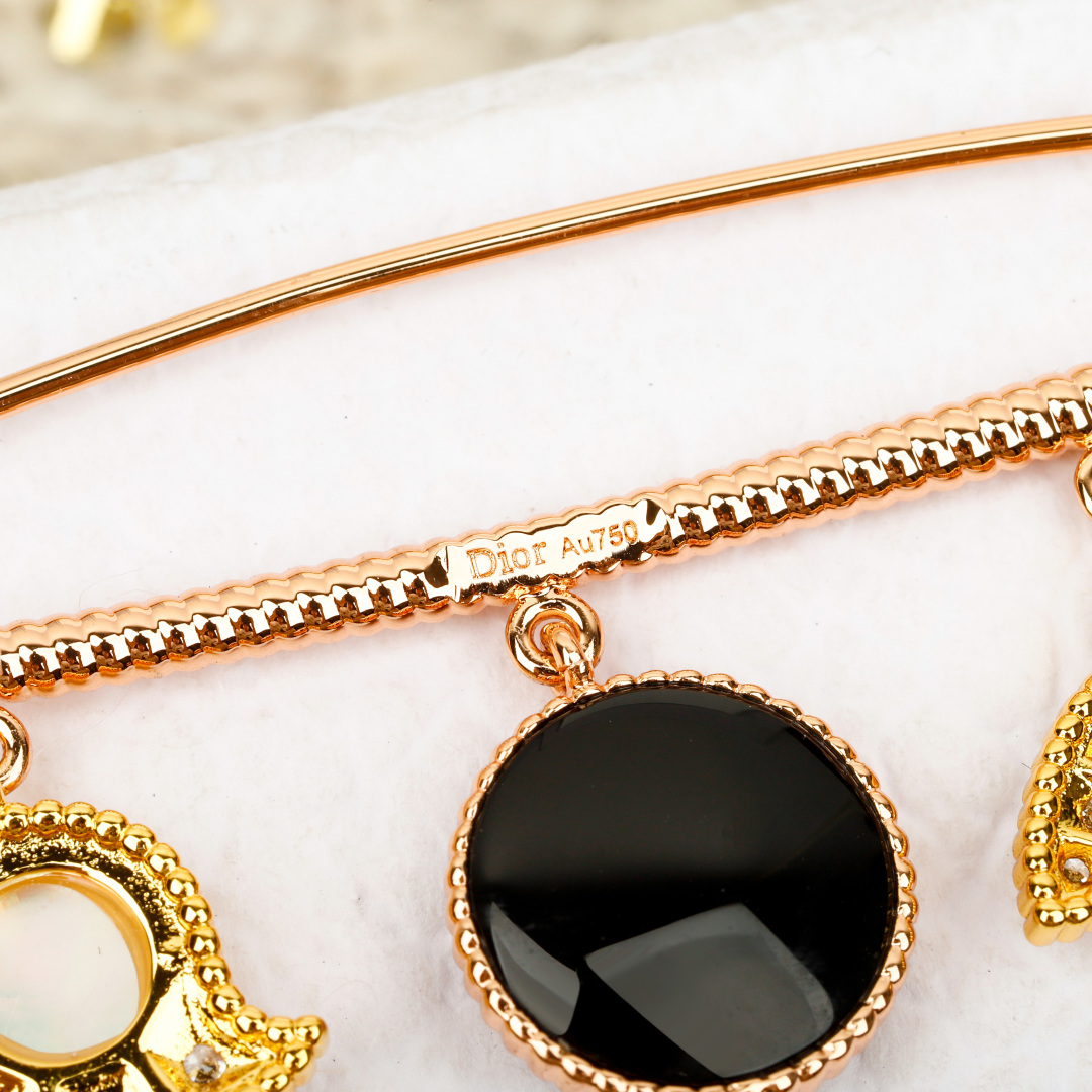 【】罗盘胸针，贵妇标配。可订做真金真钻版，只做对版真金货，价询客Fu【ROSE DES VENT胸针】贵