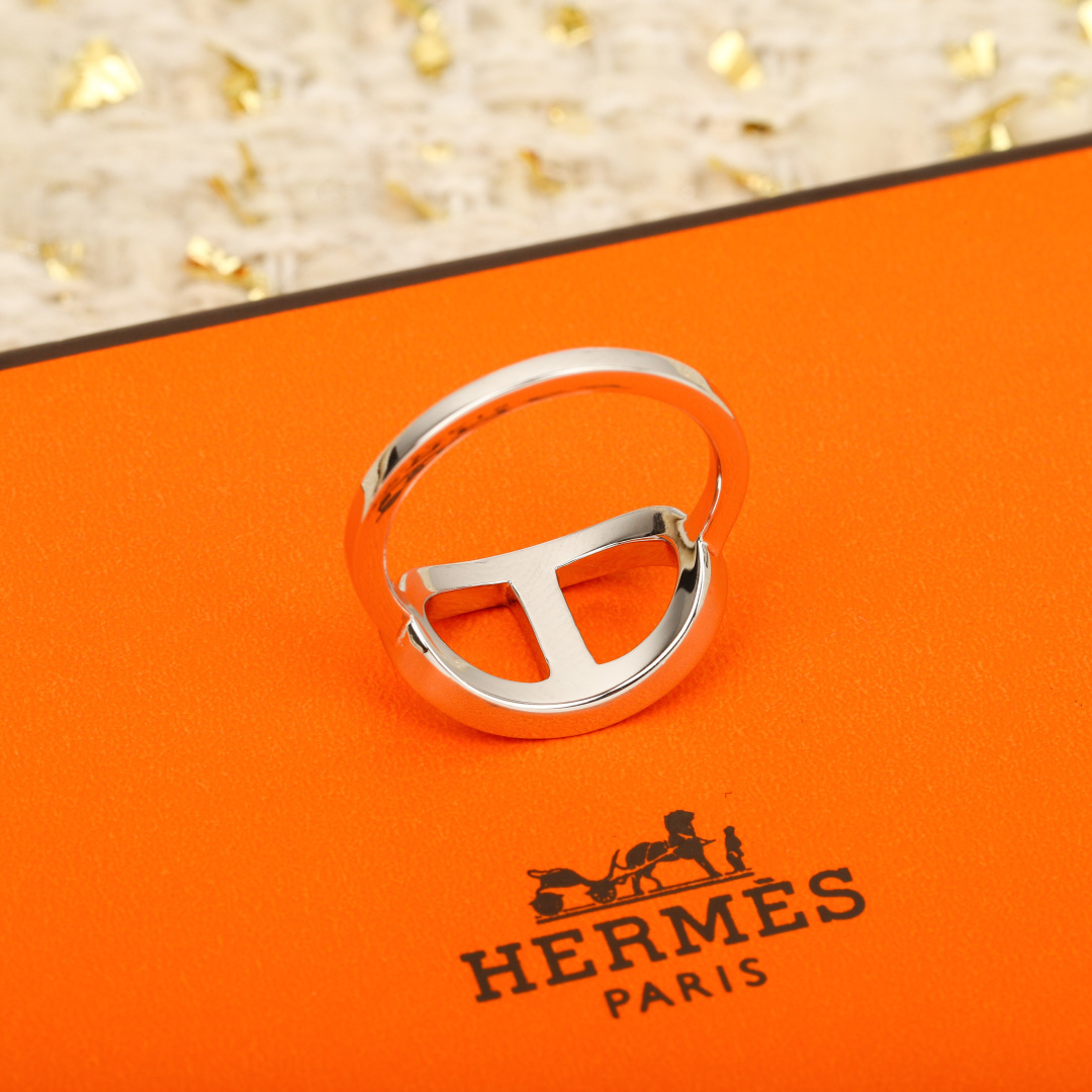 【】 猪鼻子戒指，可订做真金真钻，只做对版官网真金货，Pk市面各种金货❗️量大咨询客FuChaine d