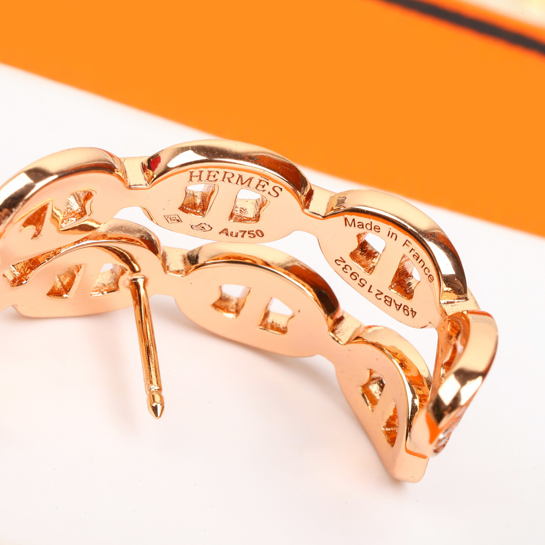 【】猪鼻子耳环满钻，可订做真金真钻，只做对版官网真金货，Pk市面各种金货❗️量大咨询客Fu明星、网红、名