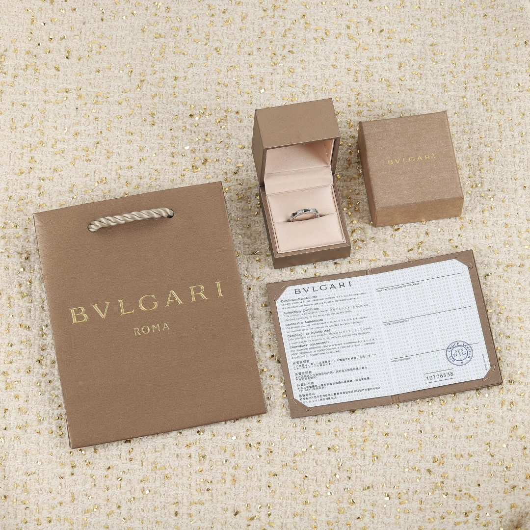 【】官网30300，认准真正购入珠宝类官网开发的，可订制真金真钻版，同样只做对版货，咨询客fu！【纯银精