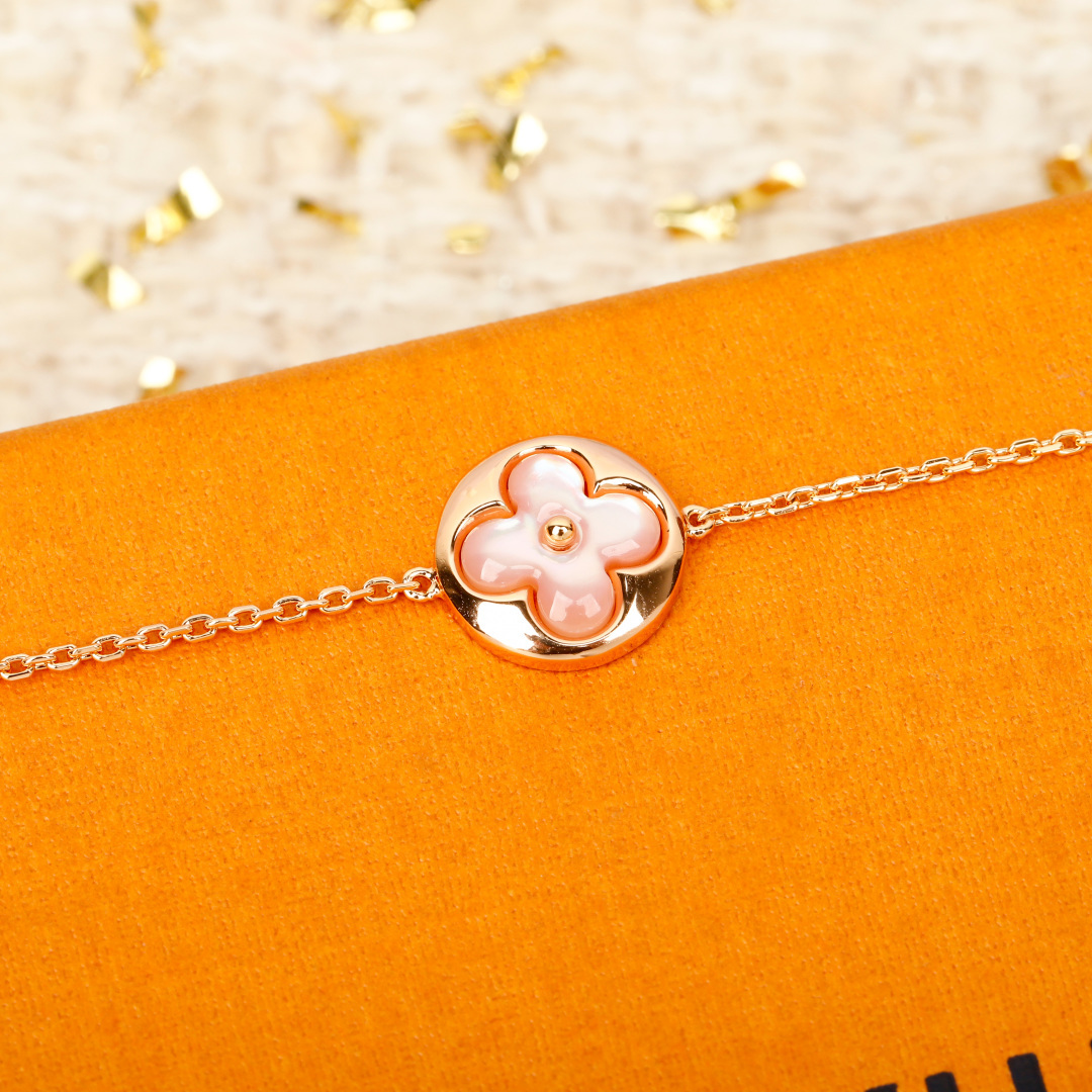 【】单花手链，可订做18K真金真钻版，只做对版真金货，价询客Fu❗️【纯银精工版】👍🏻👍🏻真心是太美了，