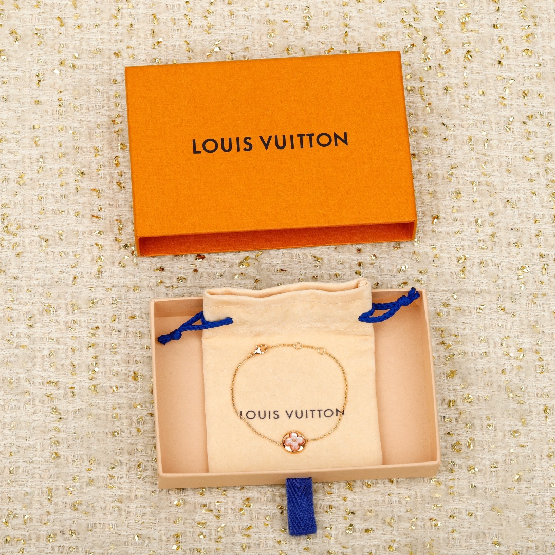 【】单花手链，可订做18K真金真钻版，只做对版真金货，价询客Fu❗️【纯银精工版】👍🏻👍🏻真心是太美了，