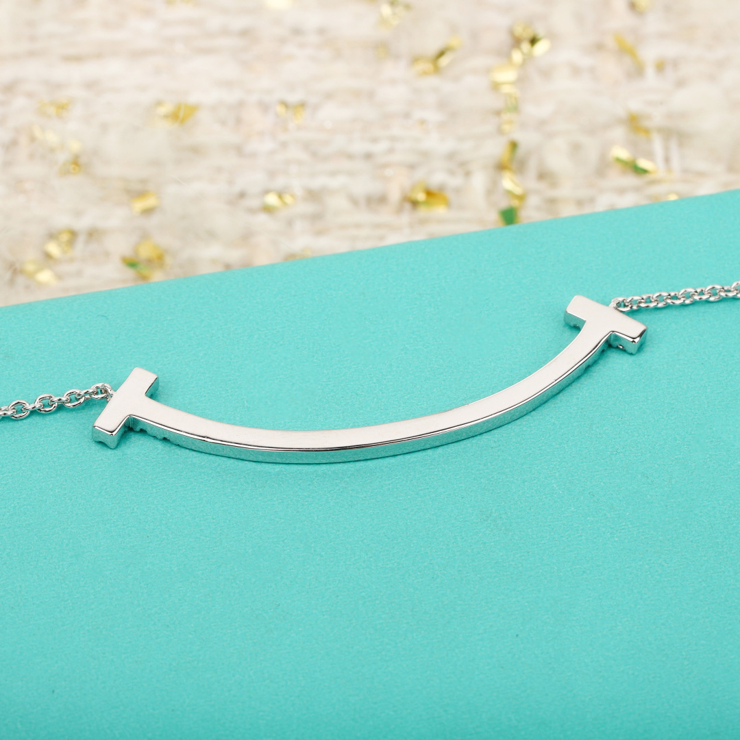 【】【纯银精工灭世版】粗版微笑带钻项链，可订制真金版本，只做对版货❗Tiffany T 系列象征着爱的无