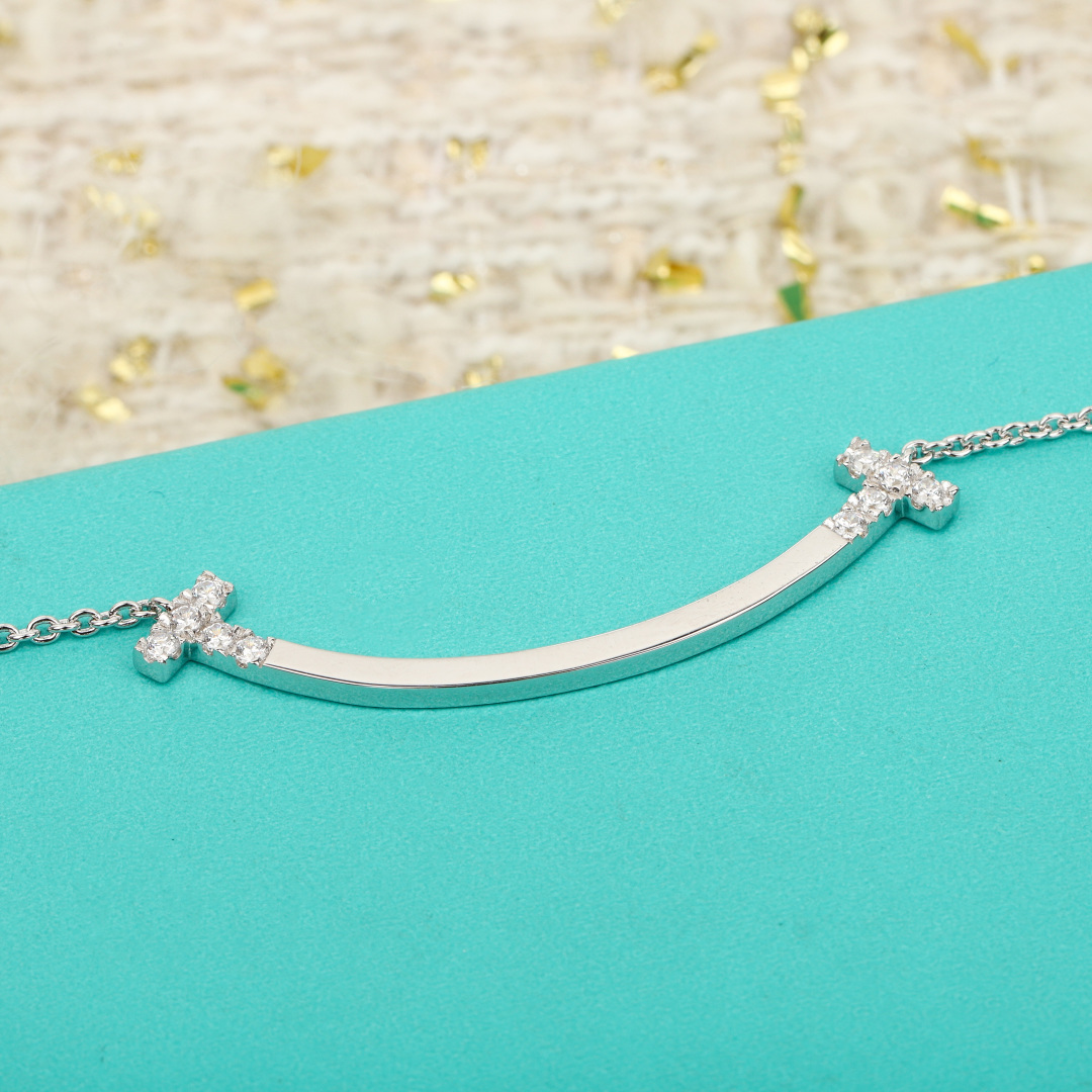 【】【纯银精工灭世版】粗版微笑带钻项链，可订制真金版本，只做对版货❗Tiffany T 系列象征着爱的无