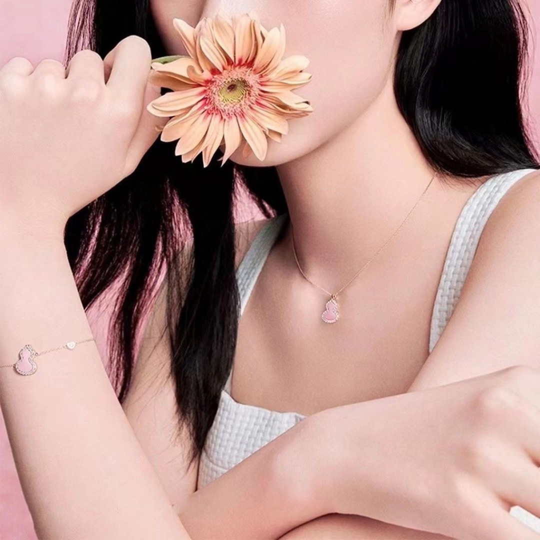 【】葫芦小号项链，可订做真金真钻版，量大咨询客FuQeeli@麒麟葫芦珠宝采用 中国元素与现代设计融合，