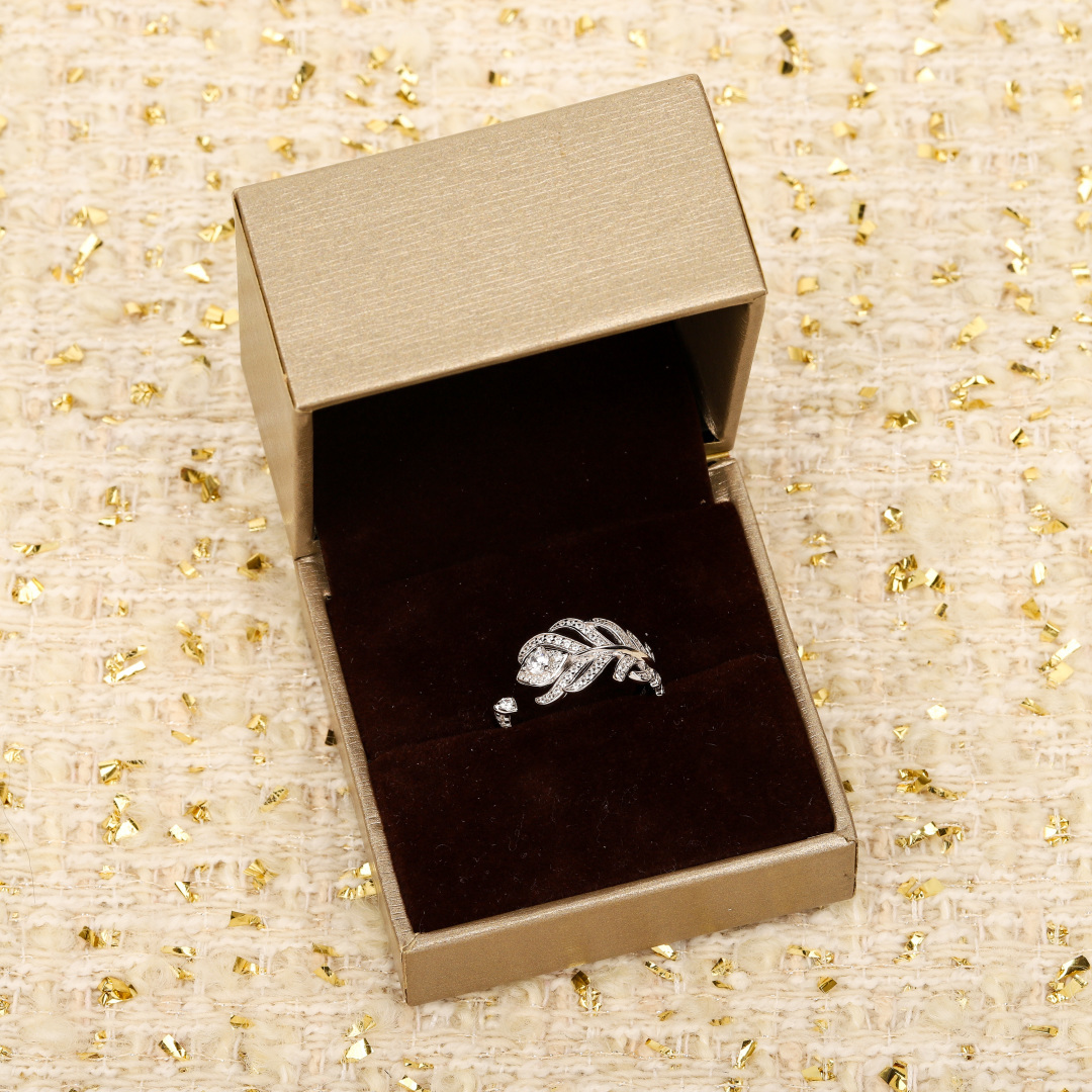 【】量大咨询客Fu❗【富婆系列-羽毛戒指】通体925纯银，6-7-8码数，18K真金电镀层，改了好几个版