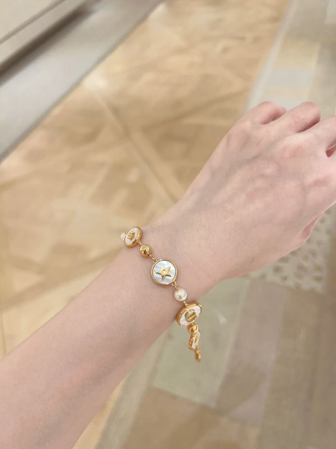 【】官网 7400，量大咨询客Fu❗【D!or 彩贝小圆手链】 26早春最新款绝美系列！全网首发❗️老规