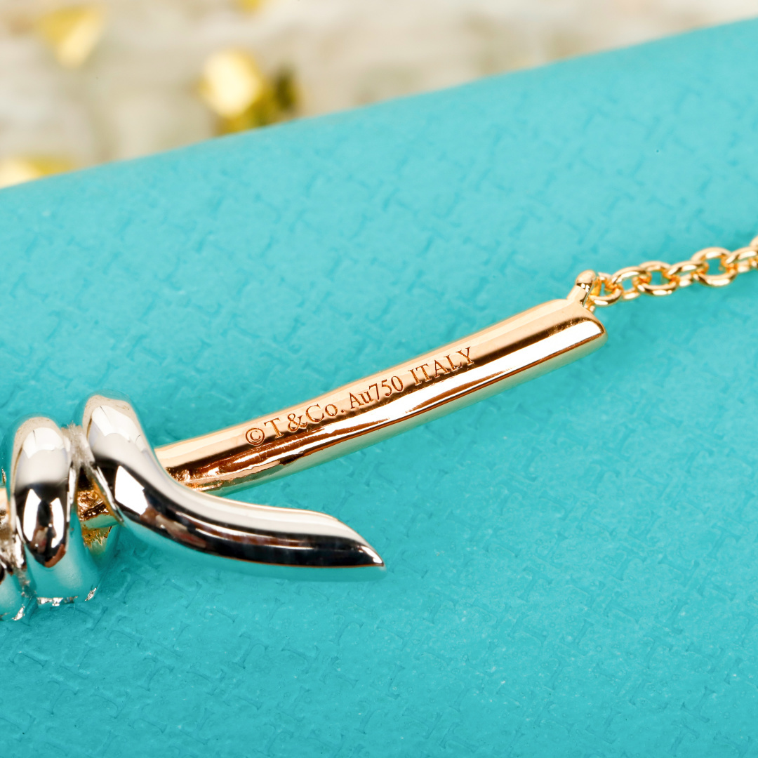 【】Knot项链，可订做真金真钻，Pk市面各种金货❗️量大咨询客Fu【Knot项链】很精致，也不会过细。