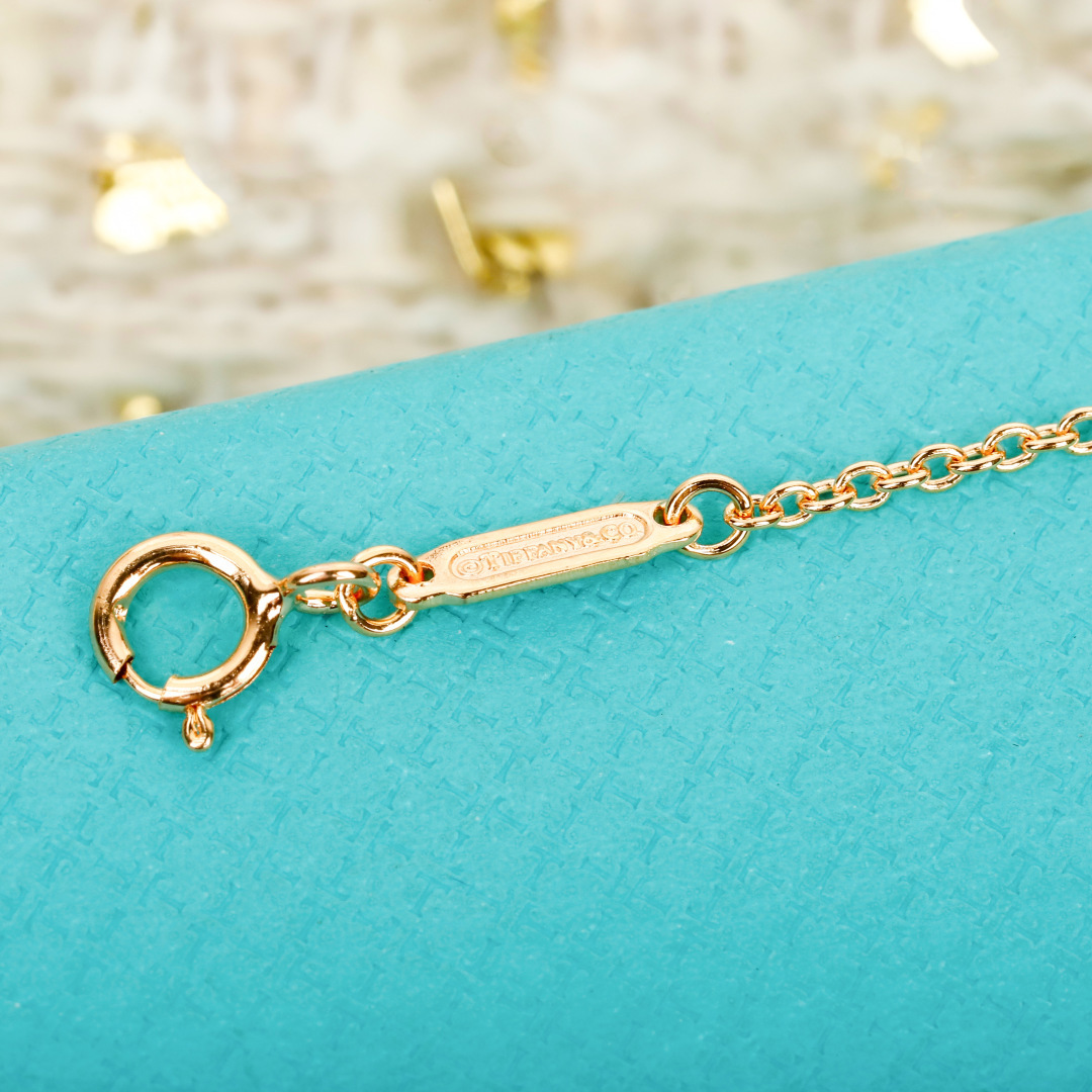 【】Knot项链，可订做真金真钻，Pk市面各种金货❗️量大咨询客Fu【Knot项链】很精致，也不会过细。