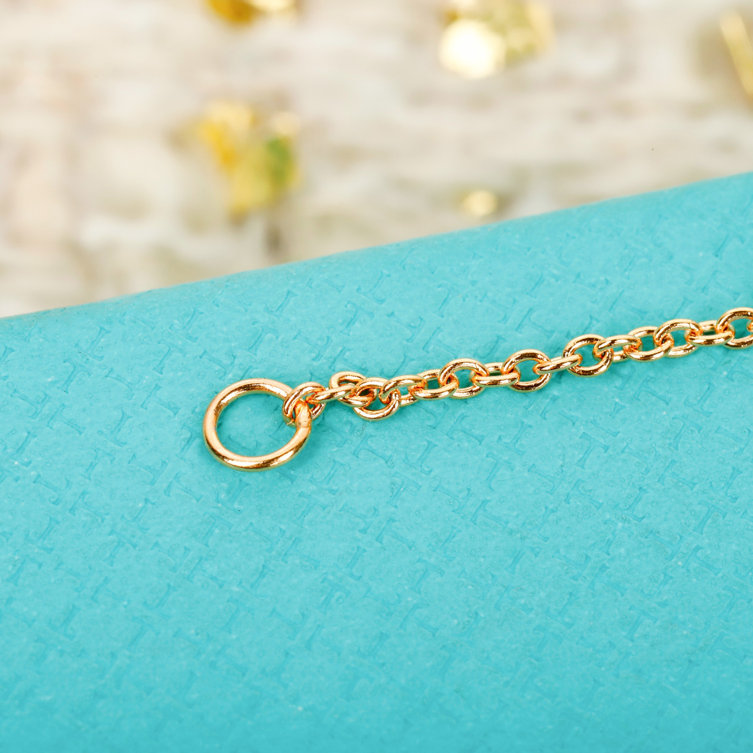 【】Knot项链，可订做真金真钻，Pk市面各种金货❗️量大咨询客Fu【Knot项链】很精致，也不会过细。