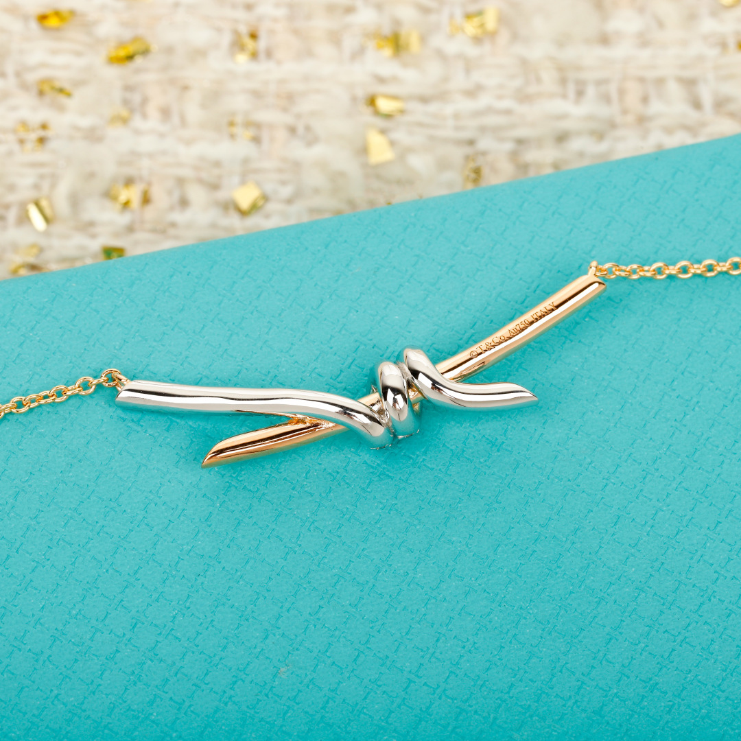 【】Knot项链，可订做真金真钻，Pk市面各种金货❗️量大咨询客Fu【Knot项链】很精致，也不会过细。