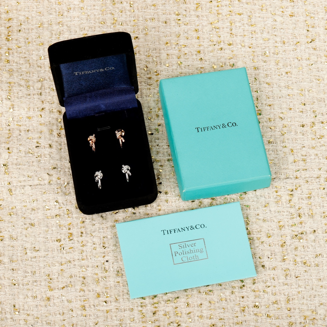 【】Knot耳环，可订做真金真钻，Pk市面各种金货❗️量大咨询客Fu【Knot耳环】很精致，也不会过细。