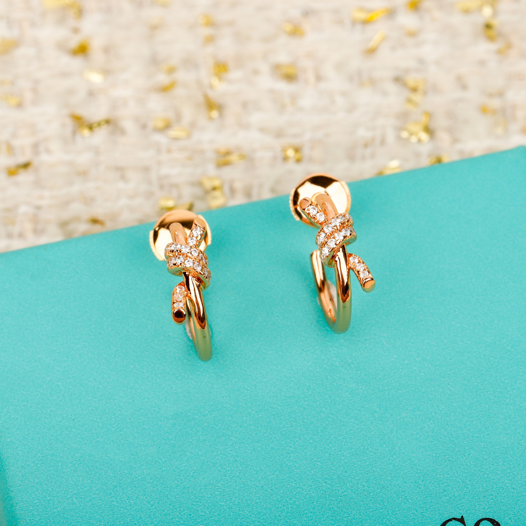 【】Knot耳环，可订做真金真钻，Pk市面各种金货❗️量大咨询客Fu【Knot耳环】很精致，也不会过细。