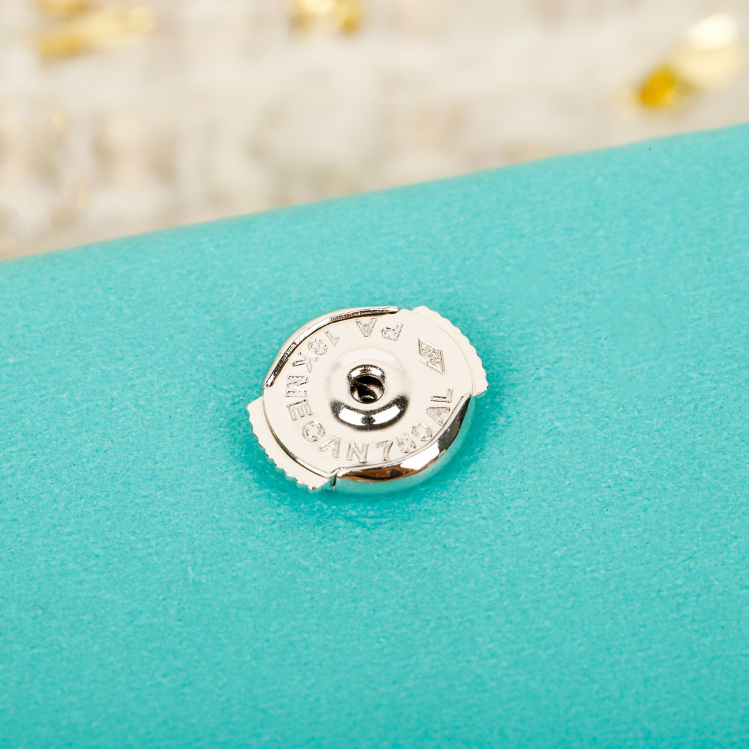 【】Knot耳环，可订做真金真钻，Pk市面各种金货❗️量大咨询客Fu【Knot耳环】很精致，也不会过细。