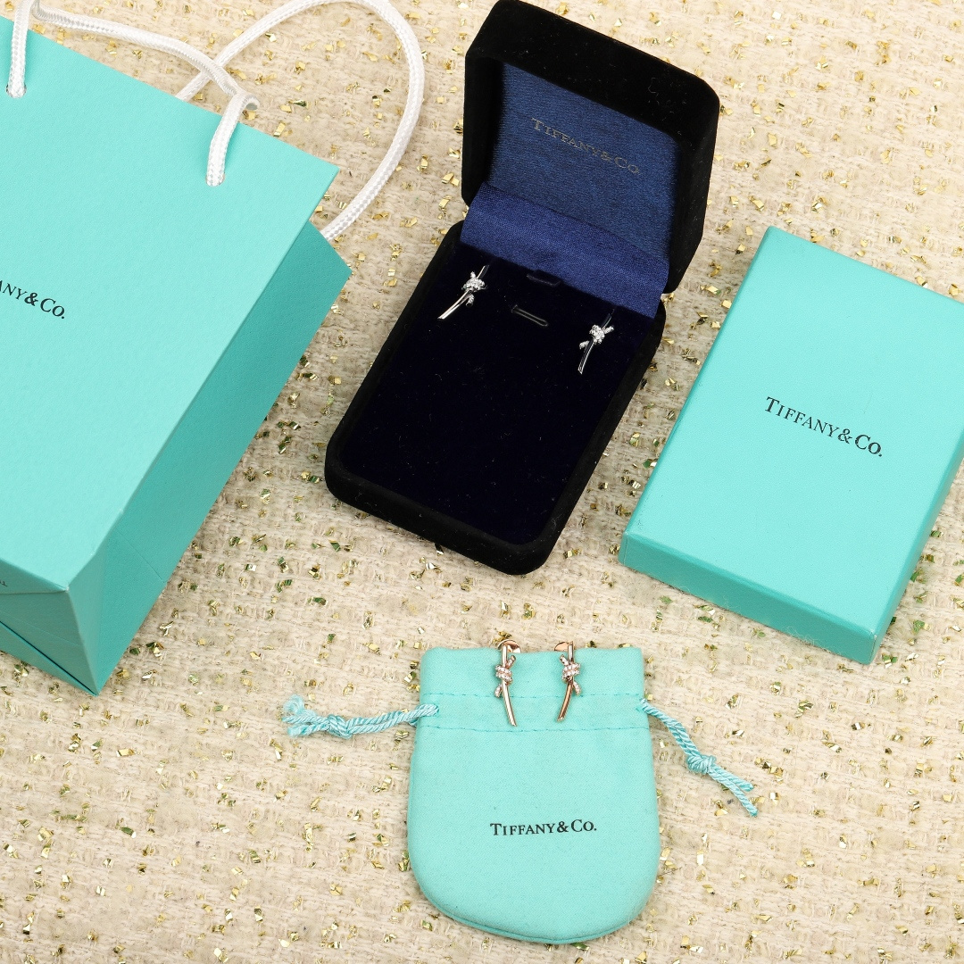 【】Knot耳环小号，可订做真金真钻，Pk市面各种金货❗️量大咨询客Fu【Knot耳环】很精致，也不会过