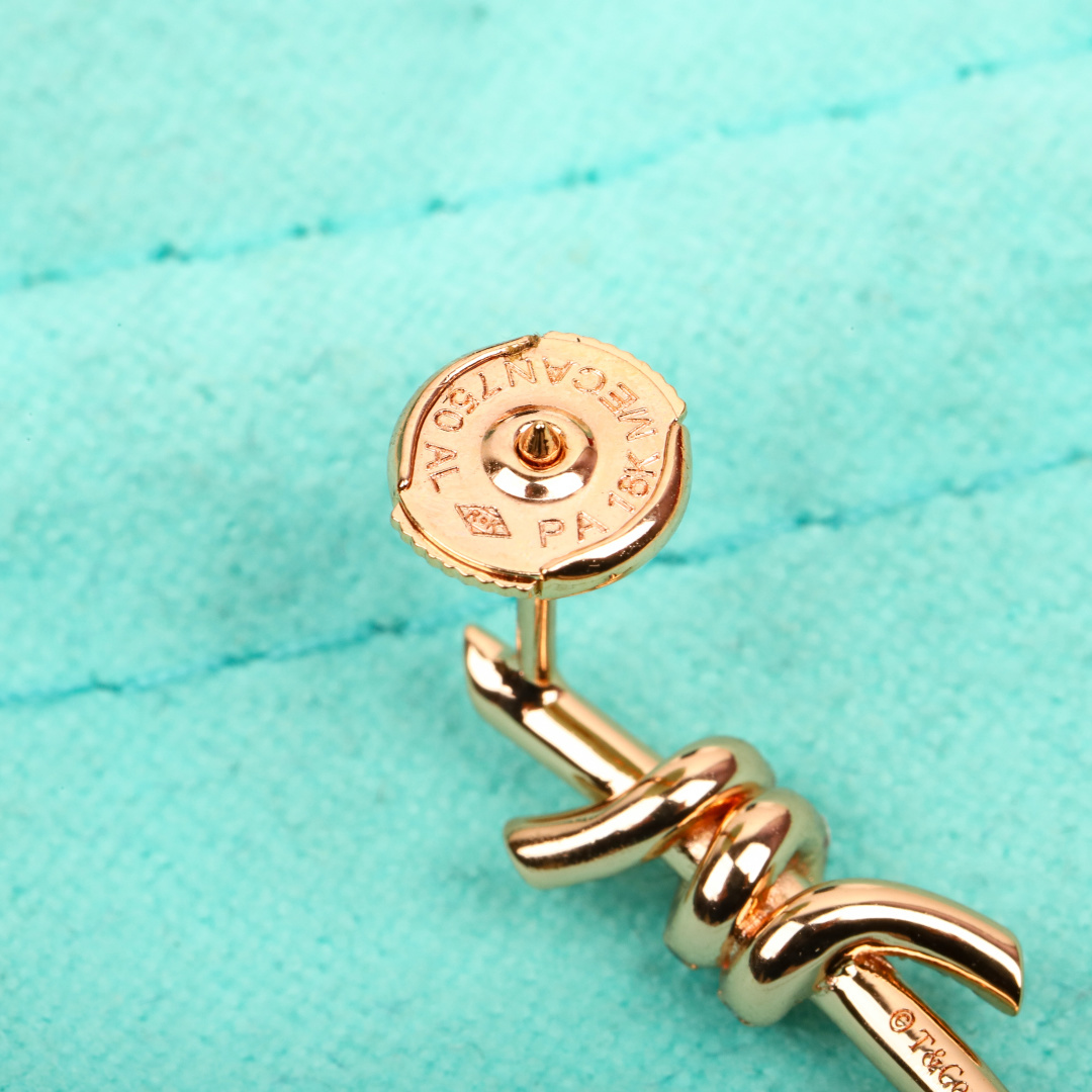 【】Knot耳环小号，可订做真金真钻，Pk市面各种金货❗️量大咨询客Fu【Knot耳环】很精致，也不会过