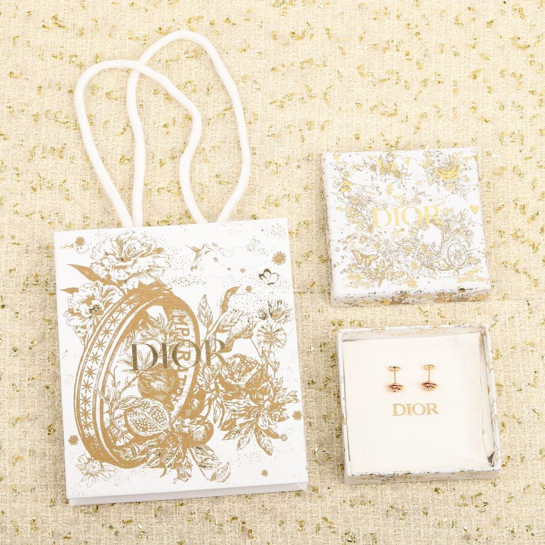 【】玫瑰花耳钉 ❗️可以订制真金真钻，量大咨询客Fu维多利娅·德卡斯特兰 (Victoire de Ca