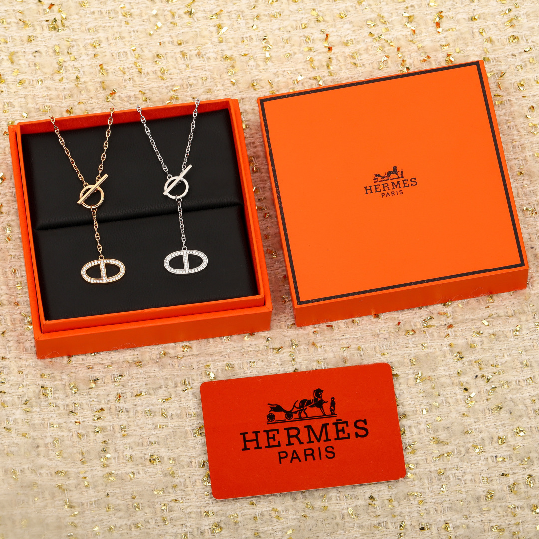 【】 猪鼻子项链，可订做真金真钻，只做对版官网真金货，Pk市面各种金货❗️量大咨询客FuChaine d