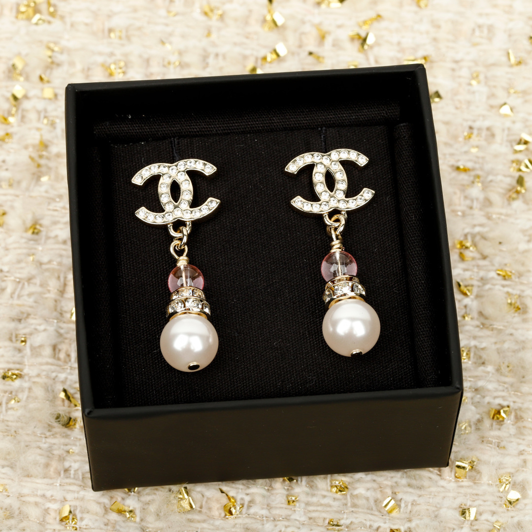 【】官网6600，量大咨询客Fu❗️【香 26C 粉色水晶双c耳钉】26C早春最新款，最新款全网首发现h