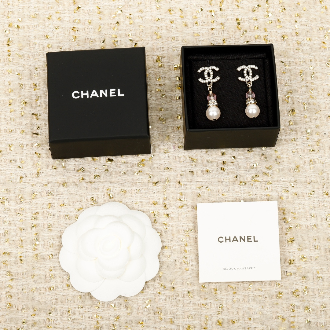 【】官网6600，量大咨询客Fu❗️【香 26C 粉色水晶双c耳钉】26C早春最新款，最新款全网首发现h