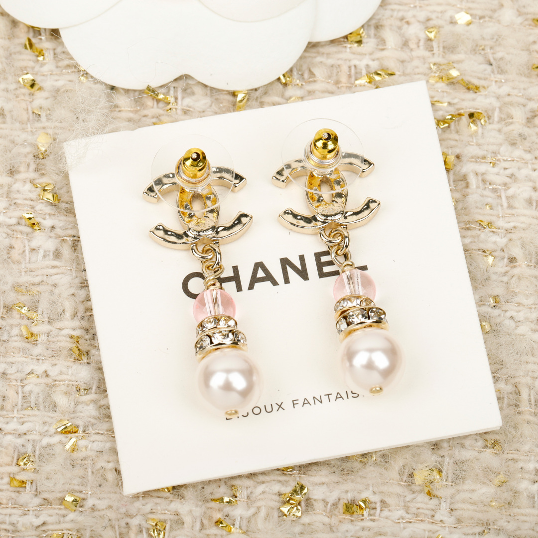 【】官网6600，量大咨询客Fu❗️【香 26C 粉色水晶双c耳钉】26C早春最新款，最新款全网首发现h