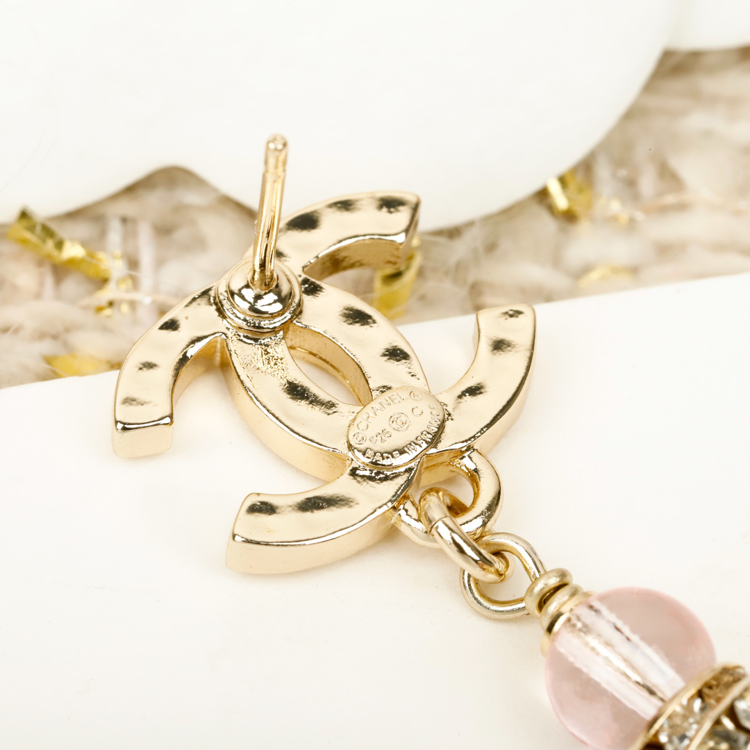 【】官网6600，量大咨询客Fu❗️【香 26C 粉色水晶双c耳钉】26C早春最新款，最新款全网首发现h