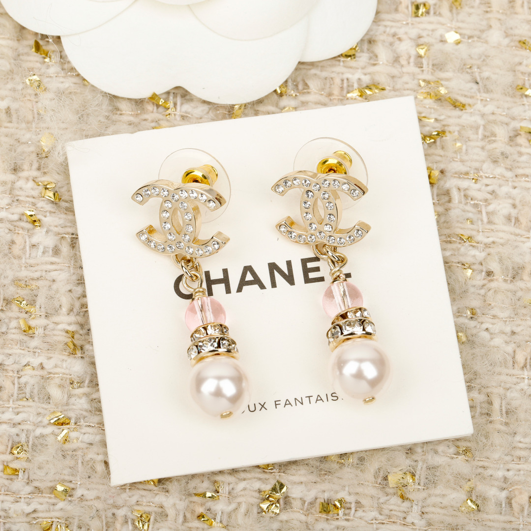 【】官网6600，量大咨询客Fu❗️【香 26C 粉色水晶双c耳钉】26C早春最新款，最新款全网首发现h