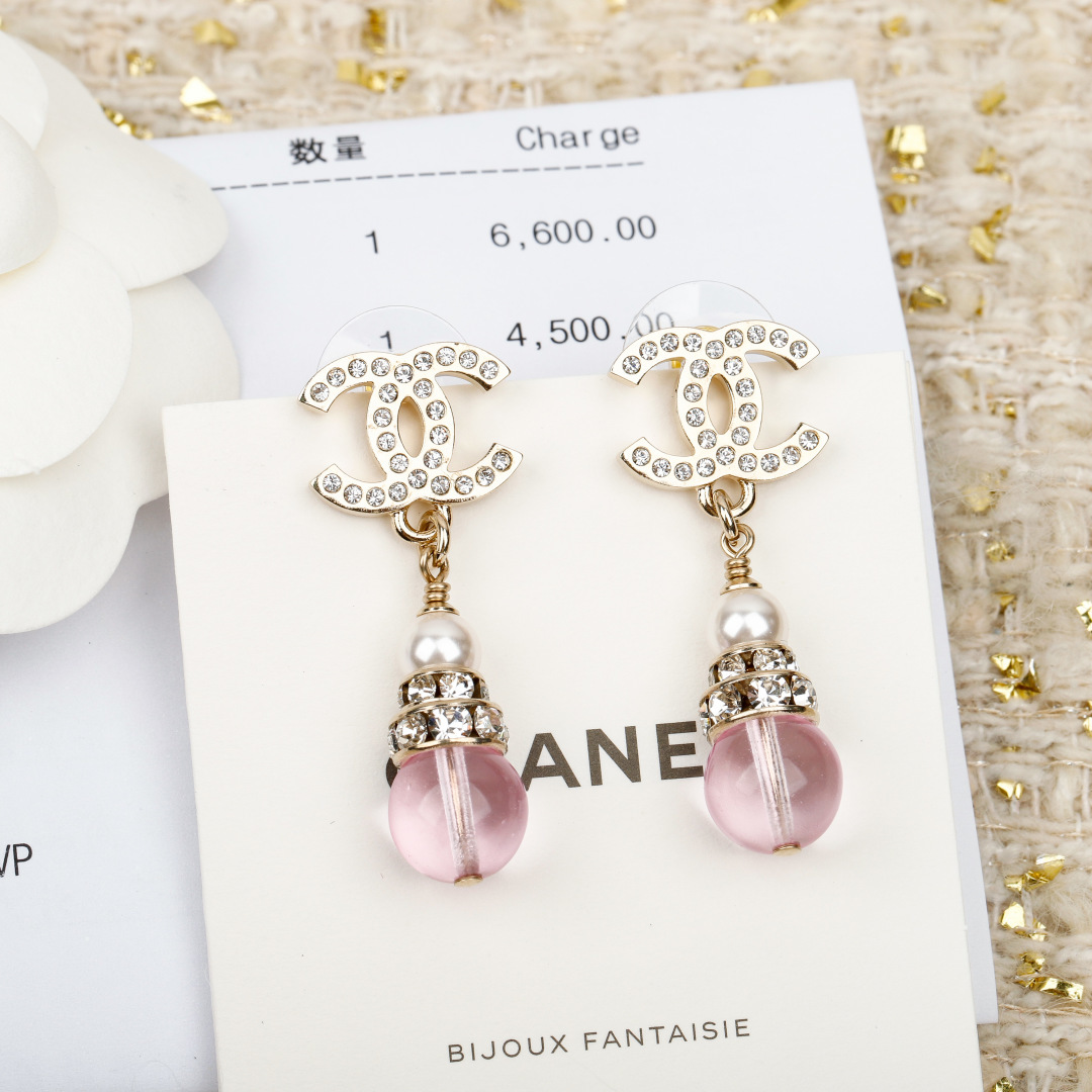【】官网6600，量大咨询客Fu❗️【香 26C 粉色水晶双c耳钉】26C早春最新款，最新款全网首发现h
