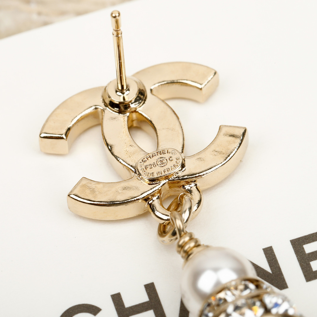 【】官网6600，量大咨询客Fu❗️【香 26C 粉色水晶双c耳钉】26C早春最新款，最新款全网首发现h