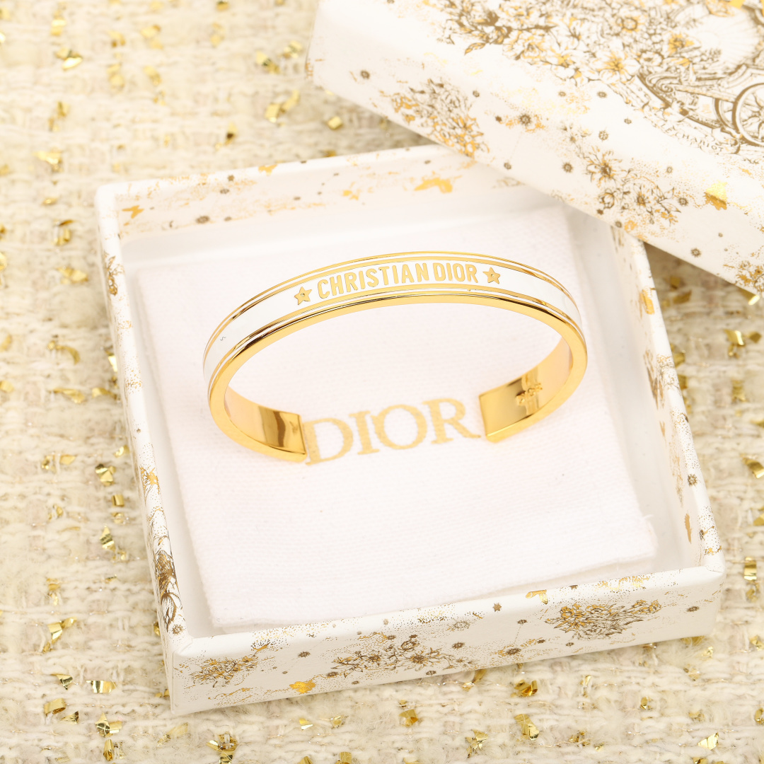 【】官网4100，量大咨询客Fu❗️【D字母开口手镯】个性时尚的经典黑金和白金搭配，叠戴太好看太高级了！