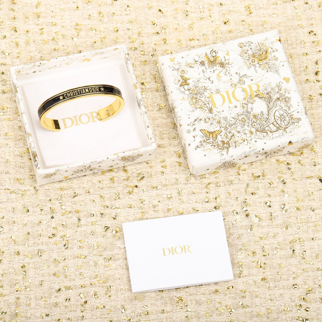 【】官网4100，量大咨询客Fu❗️【D字母开口手镯】个性时尚的经典黑金和白金搭配，叠戴太好看太高级了！