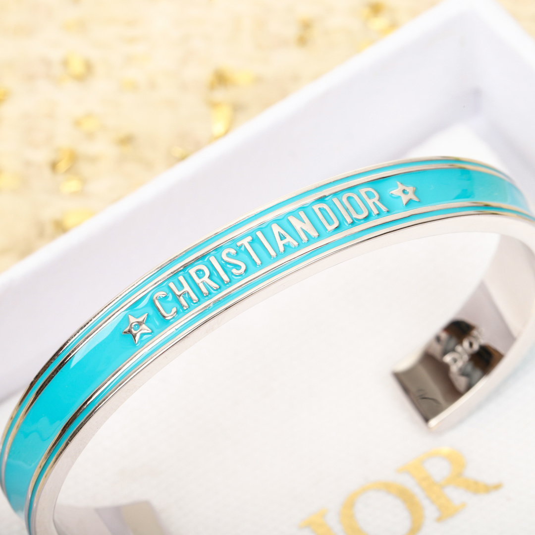 【】官网4100，量大咨询客Fu❗️【D字母开口手镯】个性时尚的经典黑金和白金搭配，叠戴太好看太高级了！