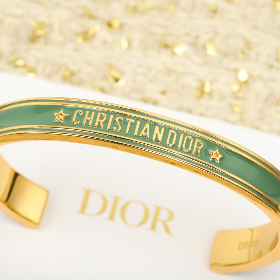 【】官网4100，量大咨询客Fu❗️【D字母开口手镯】个性时尚的经典黑金和白金搭配，叠戴太好看太高级了！