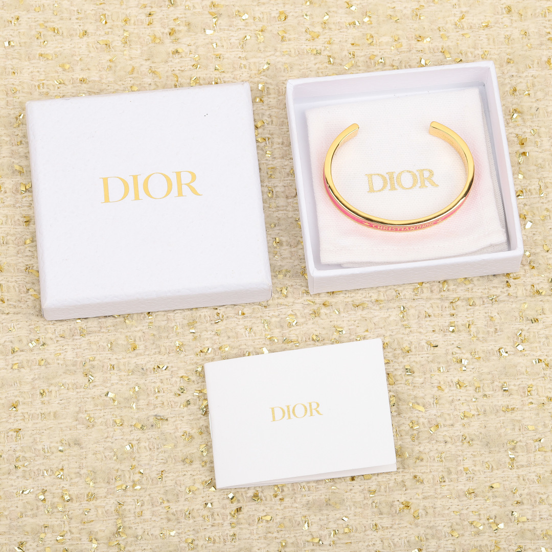 【】官网4100，量大咨询客Fu❗️【D字母开口手镯】个性时尚的经典黑金和白金搭配，叠戴太好看太高级了！