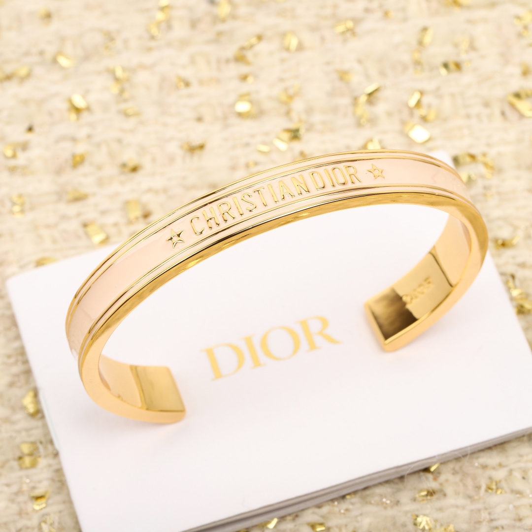 【】官网4100，量大咨询客Fu❗️【D字母开口手镯】个性时尚的经典黑金和白金搭配，叠戴太好看太高级了！