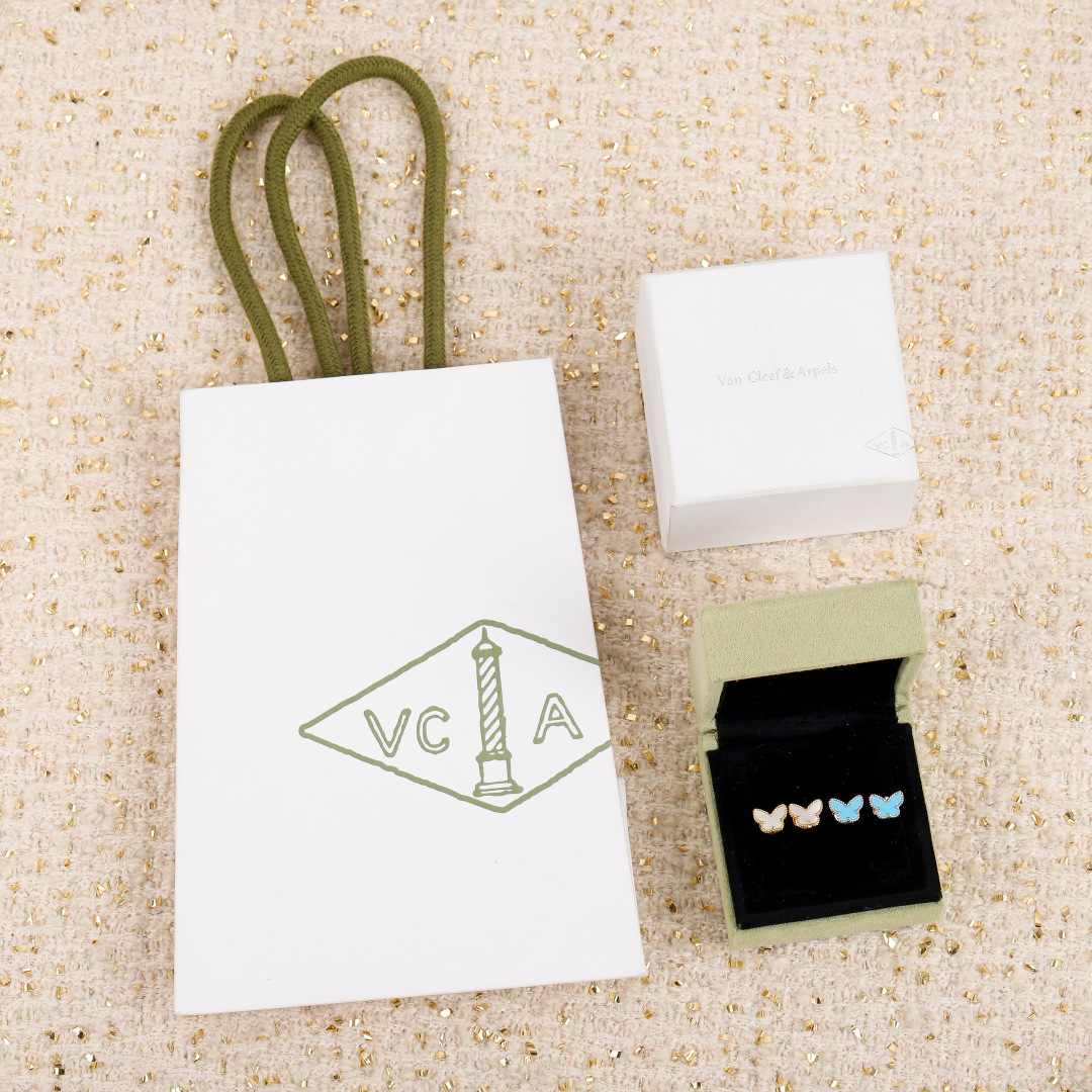 【】mini蝴蝶耳钉 官网 17800+认准唯一一家真正购入珠宝类官网开发的，可订做真金真钻，只做对版官