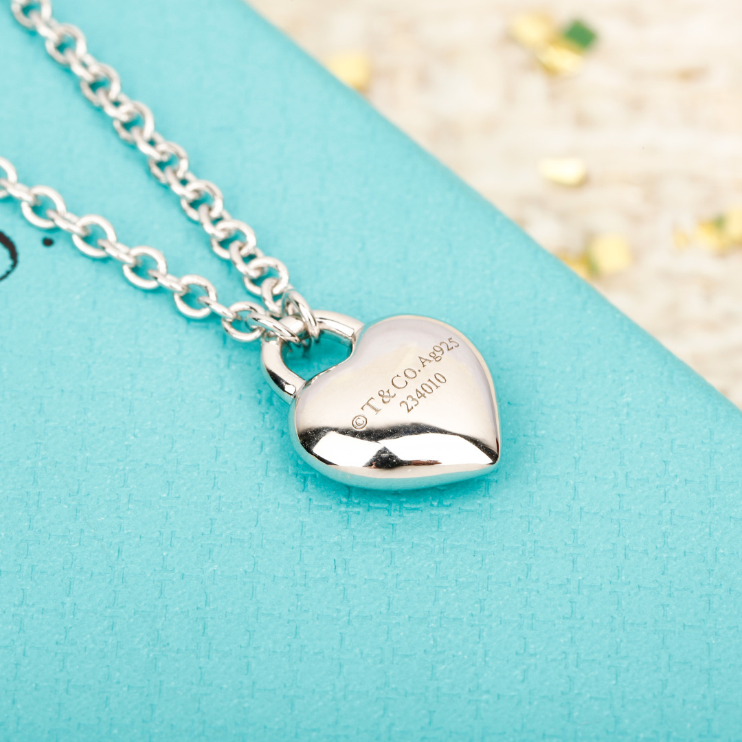 【】官网3450 ，量大咨询客Fu25年情人节限定爱心滴油珐琅项链 Double Heart Tag 迷