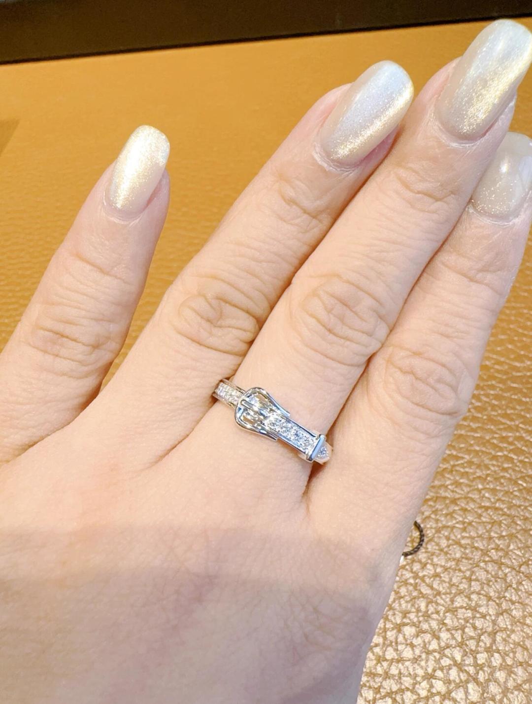 【】Etriviere 戒指 ，可订做18K真金真钻版，只做对版真金货，价询客Fu❗️明星、网红、名媛都