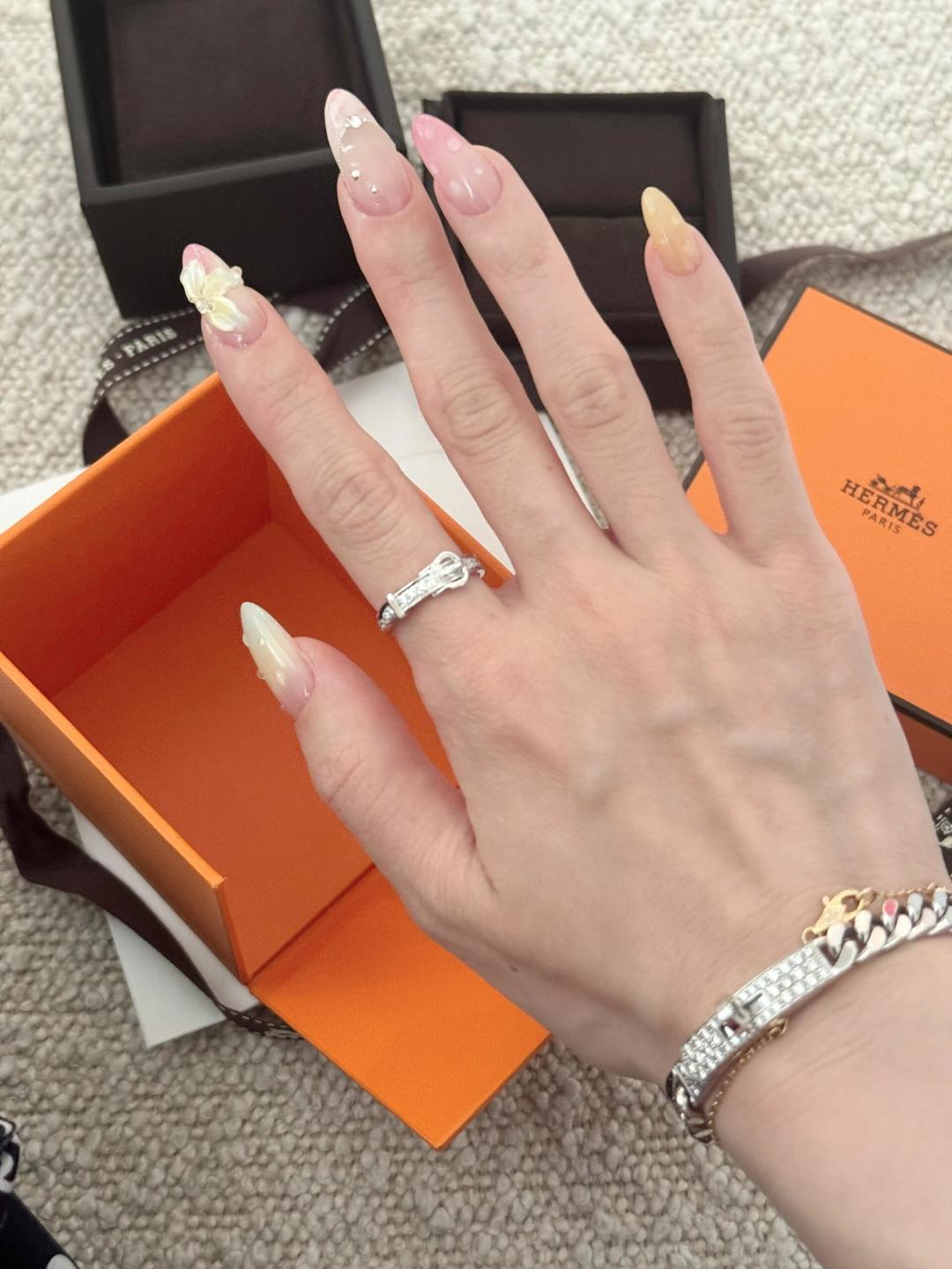 【】Etriviere 戒指 ，可订做18K真金真钻版，只做对版真金货，价询客Fu❗️明星、网红、名媛都