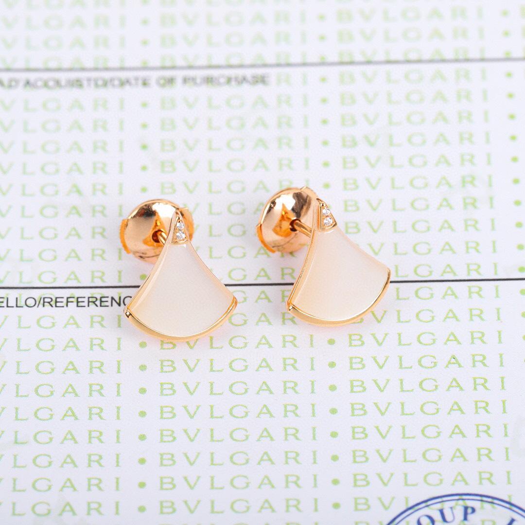 【】扇形耳钉 官网17000+ 终于完美出货了👍🏻👍🏻❗️认准真正购入官网开发的，可定制真金版本，真金也