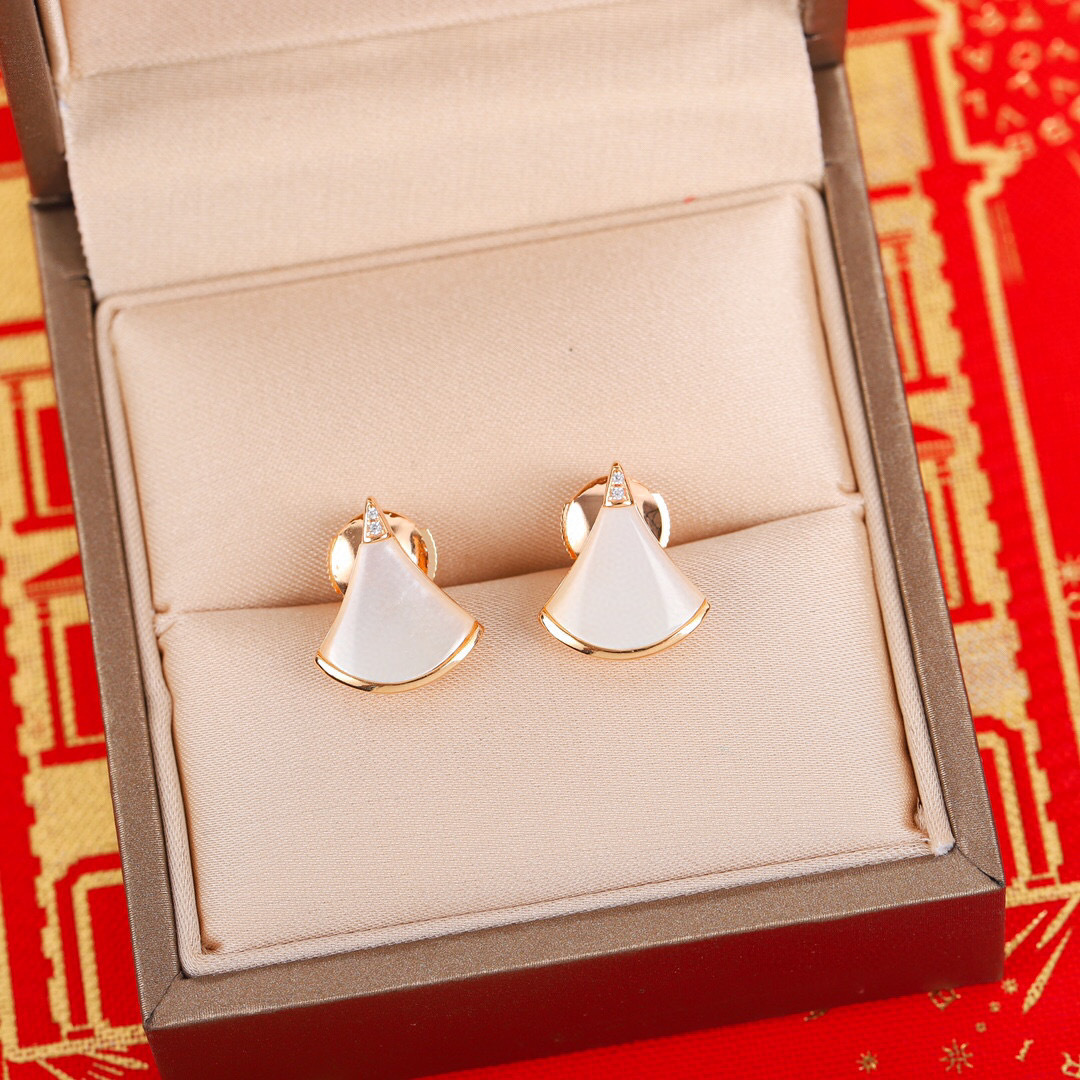 【】扇形耳钉 官网17000+ 终于完美出货了👍🏻👍🏻❗️认准真正购入官网开发的，可定制真金版本，真金也