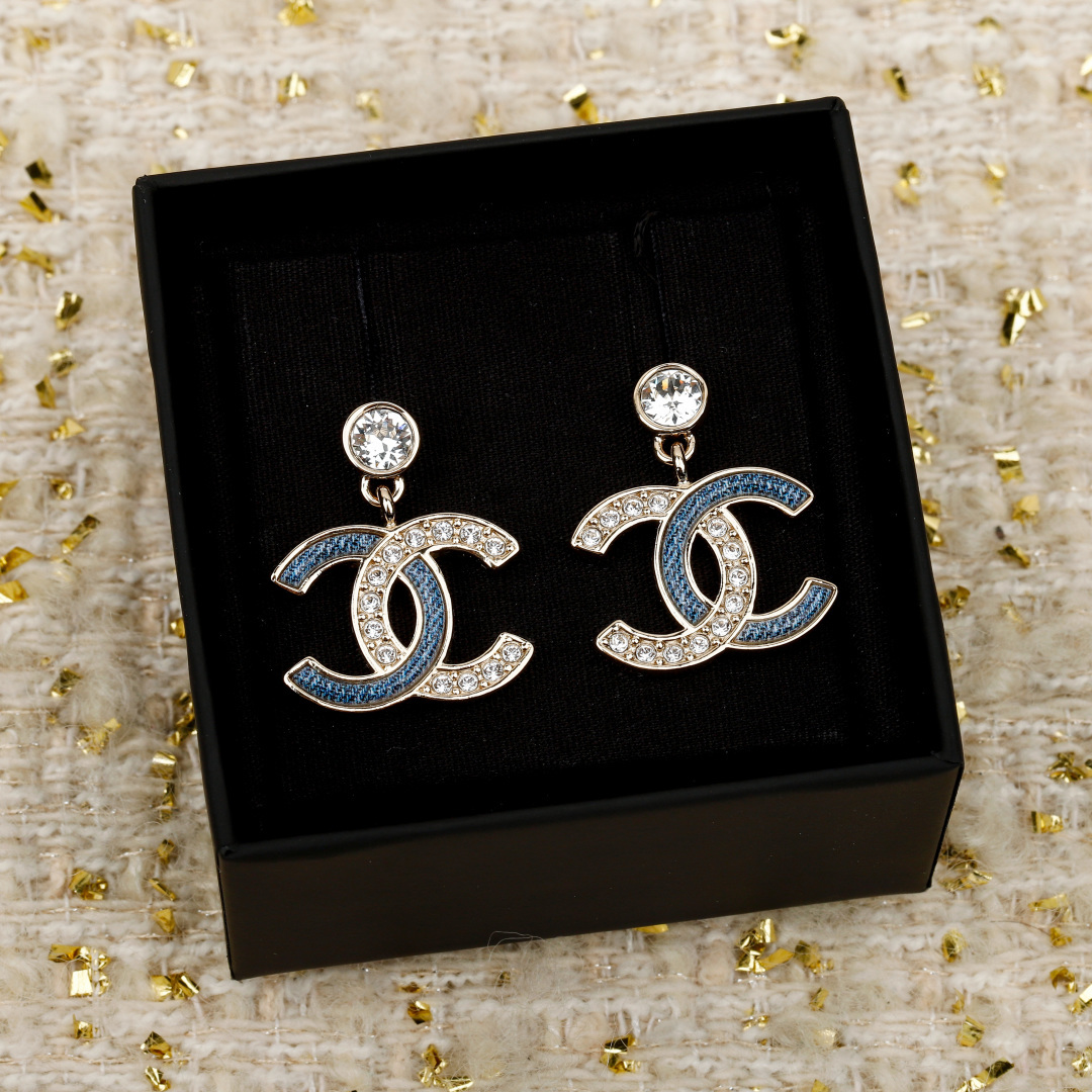 【】官网 5500！量大咨询客Fu❗️【香 小圆钻蓝色牛仔拼水钻双c耳环】26早春最。爆款仿牛仔系列❗️