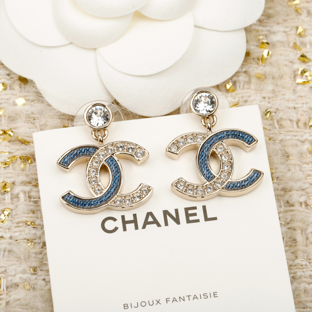 【】官网 5500！量大咨询客Fu❗️【香 小圆钻蓝色牛仔拼水钻双c耳环】26早春最。爆款仿牛仔系列❗️