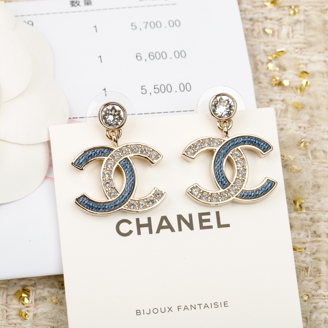 【】官网 5500！量大咨询客Fu❗️【香 小圆钻蓝色牛仔拼水钻双c耳环】26早春最。爆款仿牛仔系列❗️