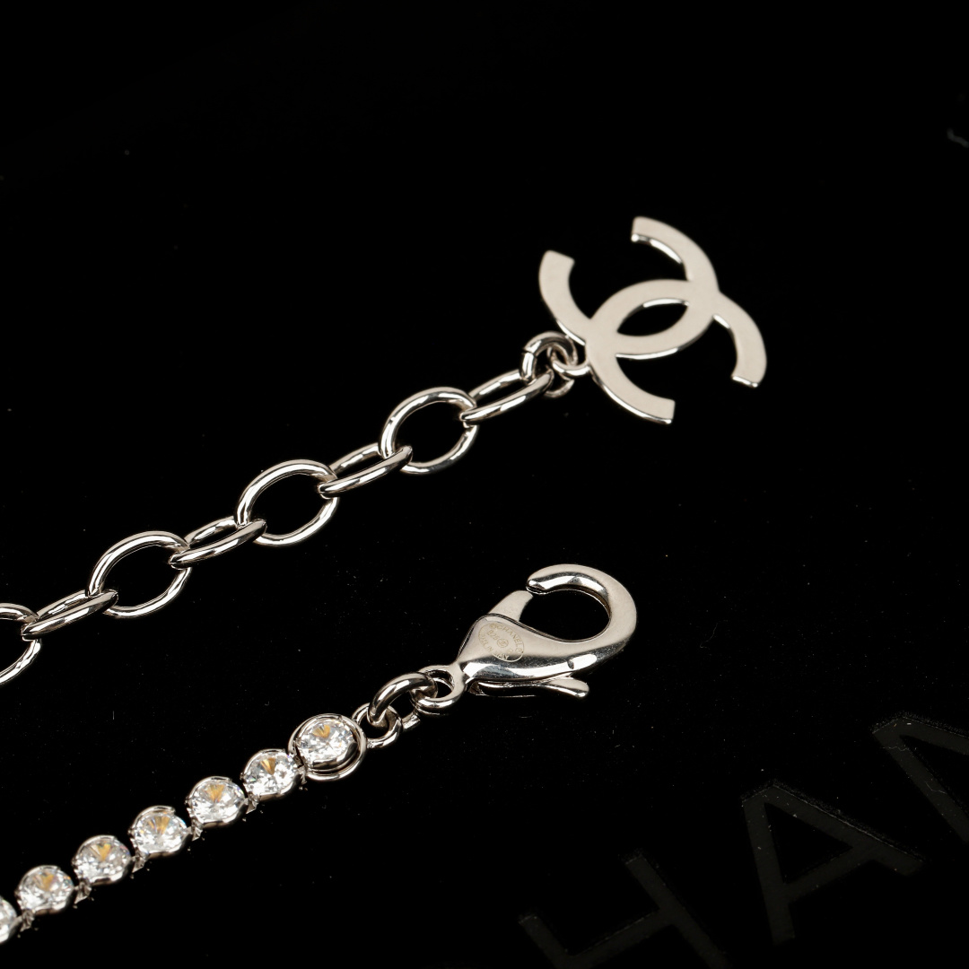 【】官网16900！量大咨询客Fu❗️ 【香 银色水钻珍珠毛衣链】25B秋冬最新款，绝美系列！全网首发❗