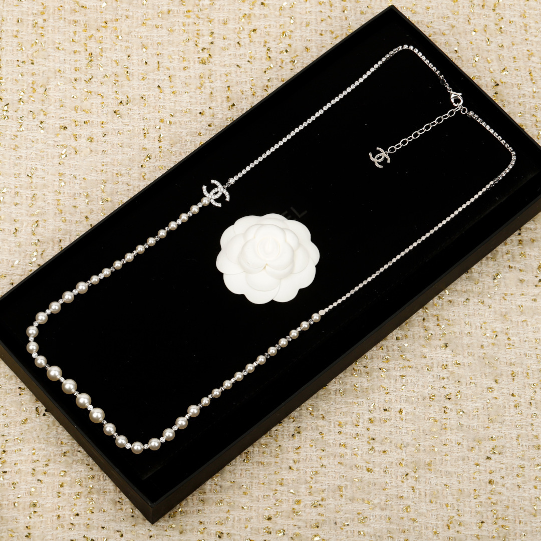 【】官网16900！量大咨询客Fu❗️ 【香 银色水钻珍珠毛衣链】25B秋冬最新款，绝美系列！全网首发❗