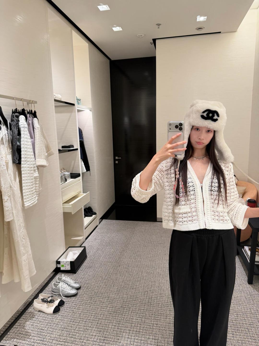 &yen; 140【我们出品】预售月底出货，ZP7920，量大咨询客Fu❗️

【香 珍珠星星水钻流苏项链】26C早春最新款系列！巨巨巨火爆🔥银色链条搭配经典双C+星星+水滴形水钻吊坠！设计感满满❗️不对称流苏吊坠灵动又有层次感💫无论单戴还是叠戴都很出彩！轻松点亮日常穿搭！时髦精们必入❗️