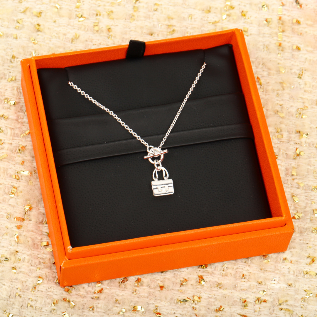 【】小号包包项链， 官网为纯银材质，价询客Fu，Pk市面各种金货❗️【Amulettes Constan