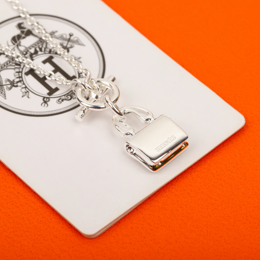 【】小号包包项链， 官网为纯银材质，价询客Fu，Pk市面各种金货❗️【Amulettes Constan